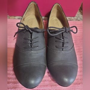 Naturalizer size 7 flat